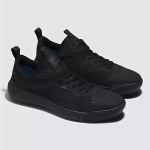 VANS - UltraRange Sneaker (Black/Black) - W9